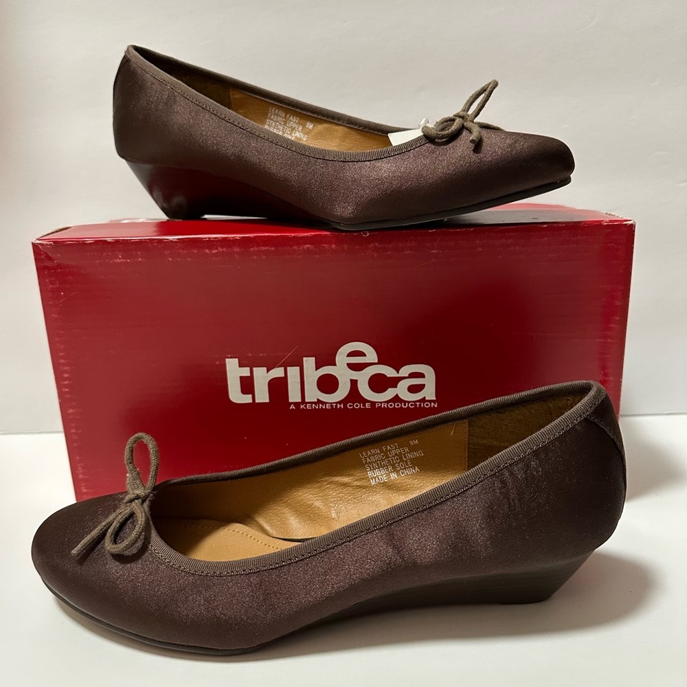 Kenneth Cole Tribeca NWT Kitten Heel Wedge Brown Satin Pumps SZ 8